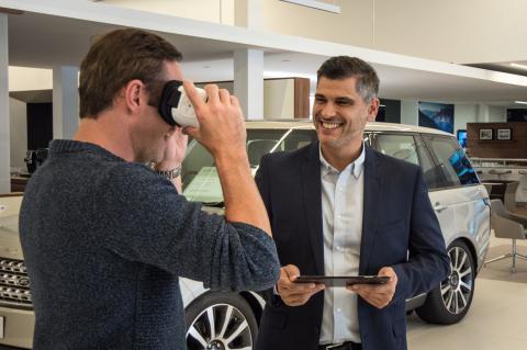 JAGUAR LAND ROVER CUSTOMERS IMMERSE THEMSELVES IN VIRTUAL VEHICLES