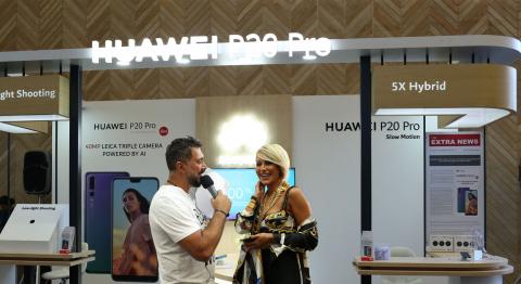 The Huawei P20 Pro gathers the crowd in Beirut Souks’ Booth