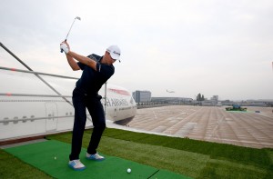 Golfer-Justin-Rose-plays-a-shot-from-the-wing-of-a-British-Airways-Boei...-300x197.jpg