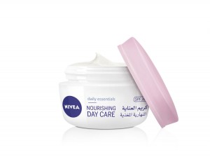 Nivea-Daily-Essentials-Day-Care-Dry-to-Sensitive-Skin-Image-2-300x224.jpg