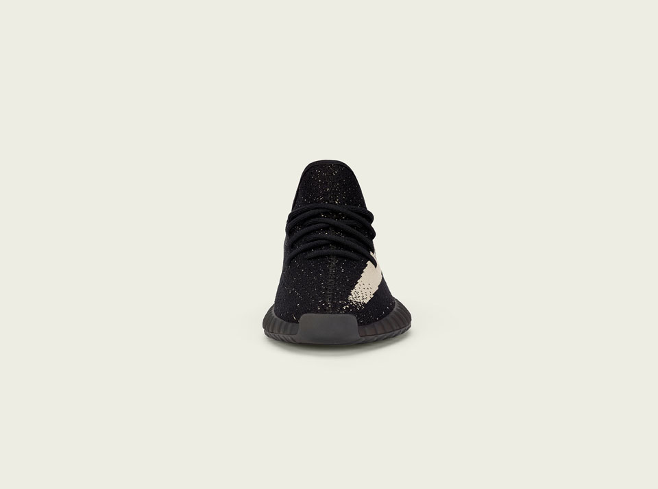 STILLS_YEEZY350_V2_COREWHITE_PR_300_1.jpg