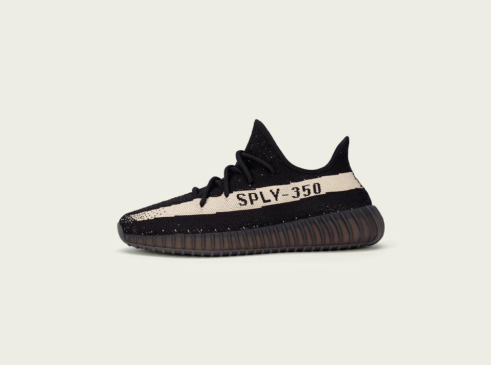 STILLS_YEEZY350_V2_COREWHITE_PR_300_7.jpg