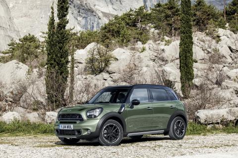Well-established on the winner's podium: MINI Countryman once again successful at the 2014 "Off Road Award".