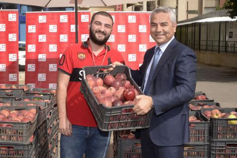 Alfa Pursues its Campaign in Support of Lebanese Farmers by distributing Apples to Staff