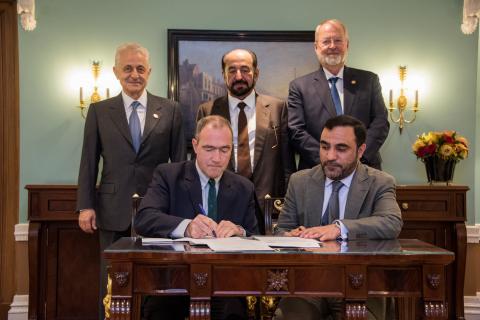 Sultan Al Qasimi witnesses the signing of a memorandum of understanding between The American University of Sharjah Enterprises (AUSE) and Oxford Sciences Innovation (OSI)